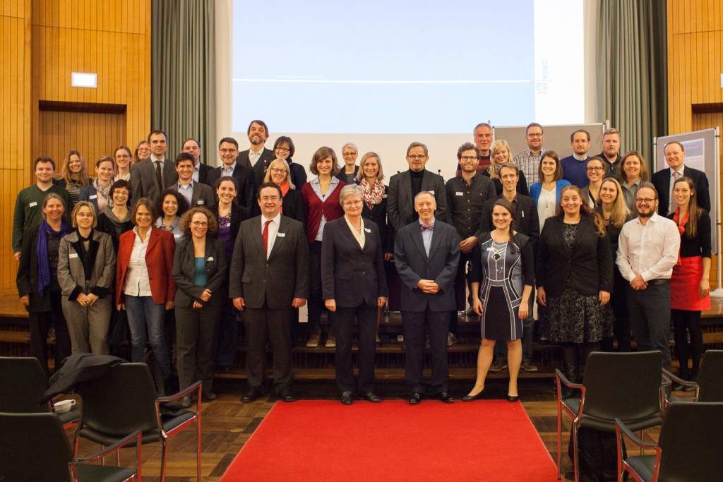 Projektmitarbeiterinnen und Projektmitarbeiter im Gruppenbild