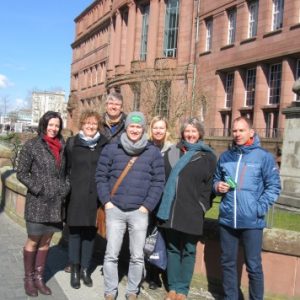Gruppenfoto vor dem KG I