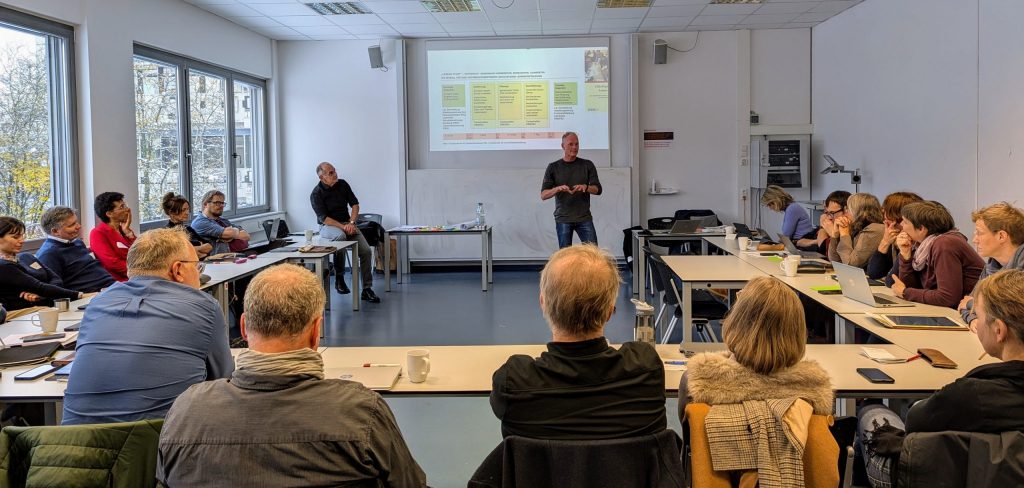 Reto Rieger (Seminar Weingarten) und Jürgen Kury (ZSL Regionalstelle Freiburg) stellten die Adaptation des Formats „Lesson Study“ für das Referendariat vor