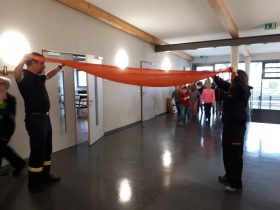 Foto 4: Was tun bei Rauch? Die sich absenkende Rauchgrenze wird unterkrochen